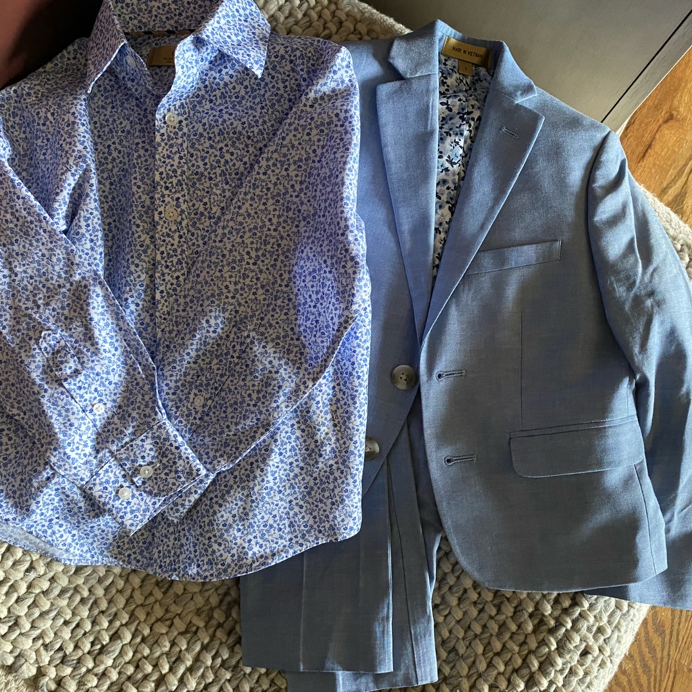 🐰Easter Suite Boys SZ 4! Only worn once! 🐰